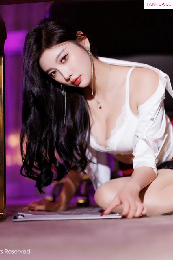 杨晨晨 sugar小甜心CC [XiuRen]高清写真图 2024.12.06 No.9565 杨晨晨Yome OL美腿第43张图片